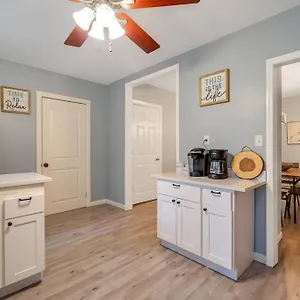 New Cheerful Renovated - 5 Min To Downtown! Holiday home