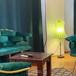 Terrace Balcony Downtown Delight Old Town Oasis Center Universitate Square Old Town Apartamento Bucarest